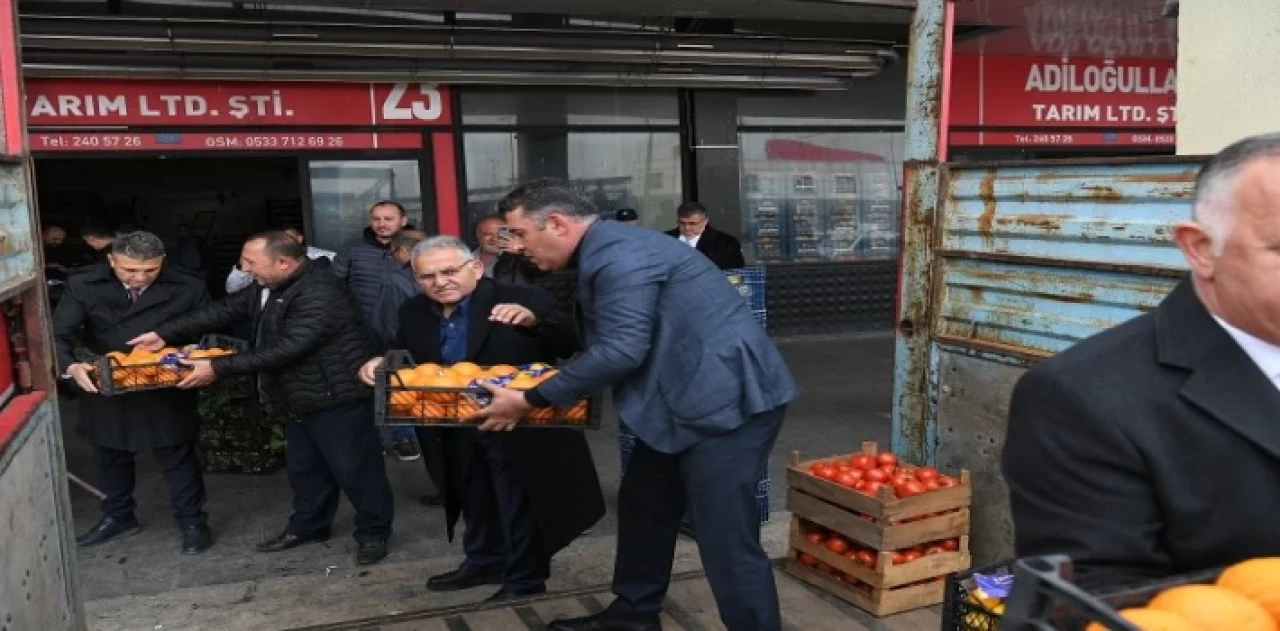 Adıyaman’a 2 yardım kamyonu