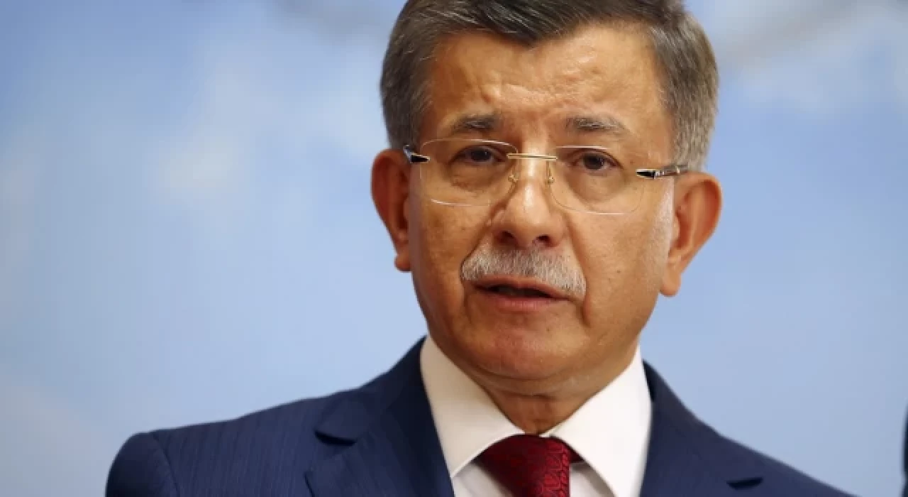 Ahmet Davutoğlu’ndan farklı dillerde Nevruz Bayramı kutlaması