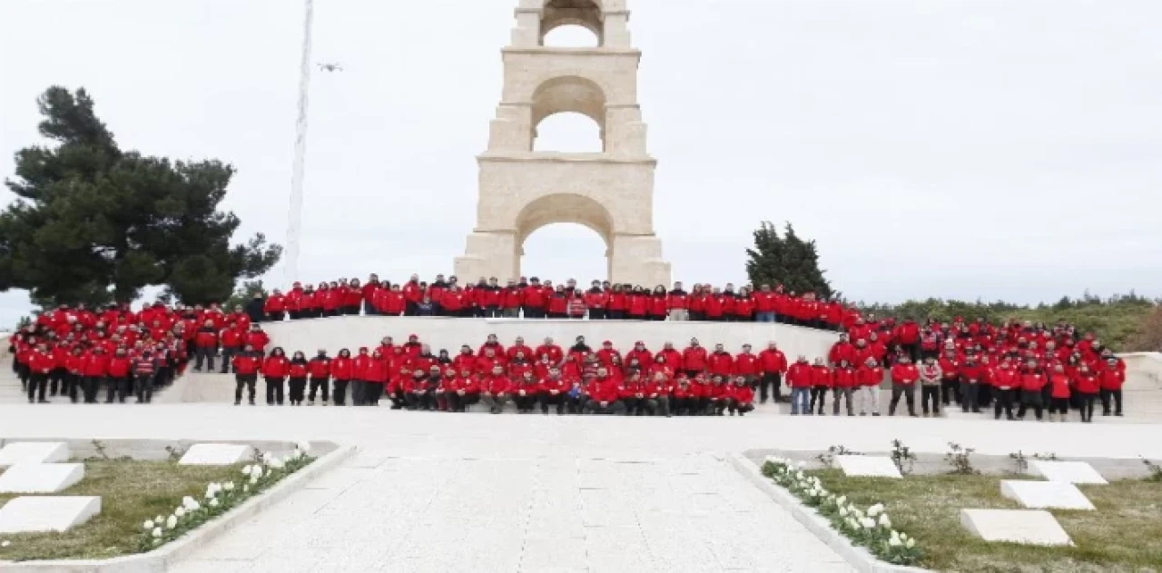 AKUT gönüllüleri Çanakkale şehitleri için yürüdü