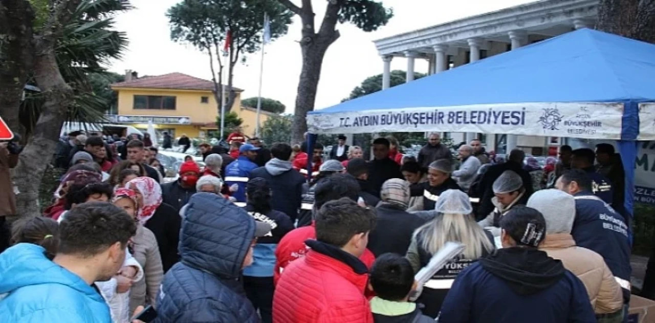 Aydın Büyükşehir Belediyesi Kentin Birçok Noktasında İftar Sofraları Kurmaya Devam Ediyor