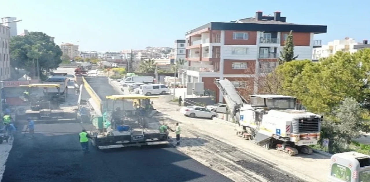 Aydın Büyükşehir Belediyesi Kuşadası’nda Yol Yapım Çalışmalarına Devam Ediyor