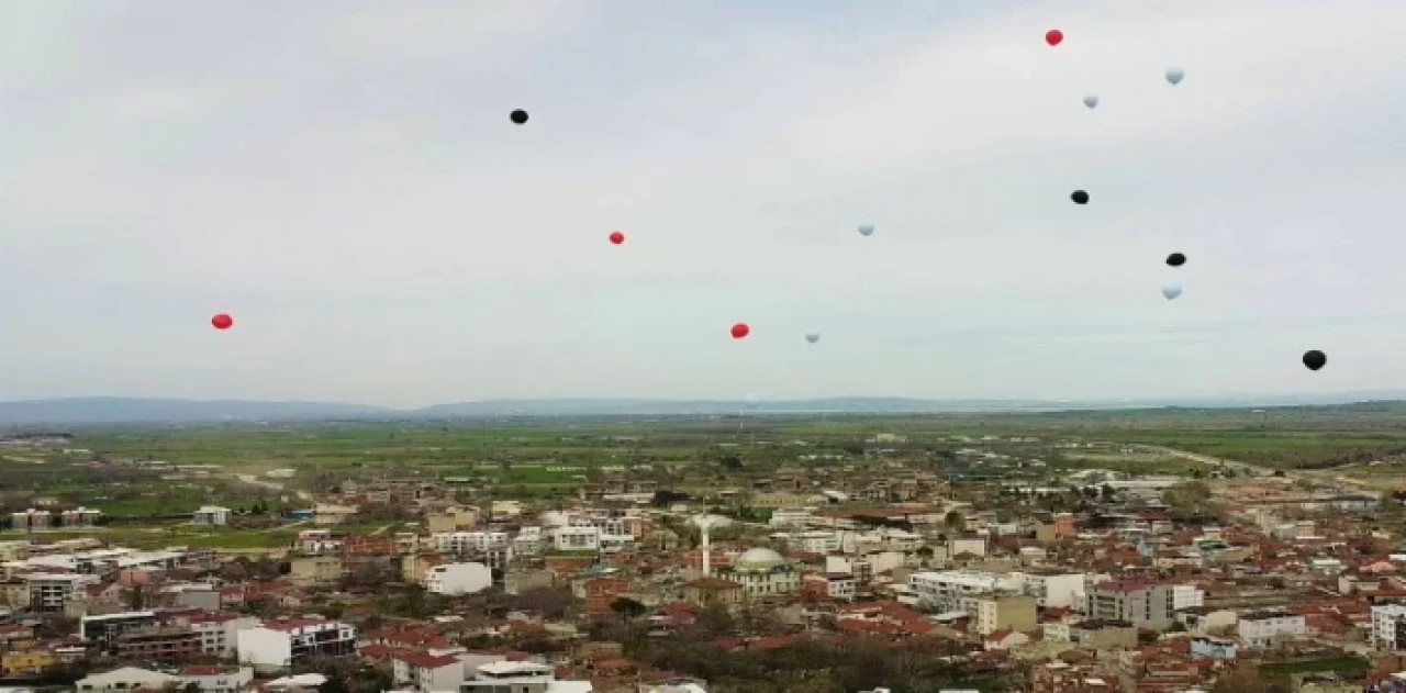 Balonlar deprem bölgesi için Bursa’dan gökyüzüne salındı