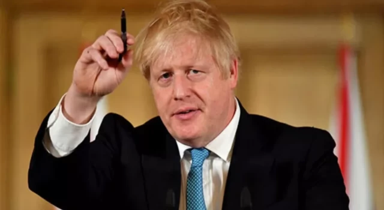 Boris Johnson, babası Stanley'i şövalyeliğe aday göstermiş