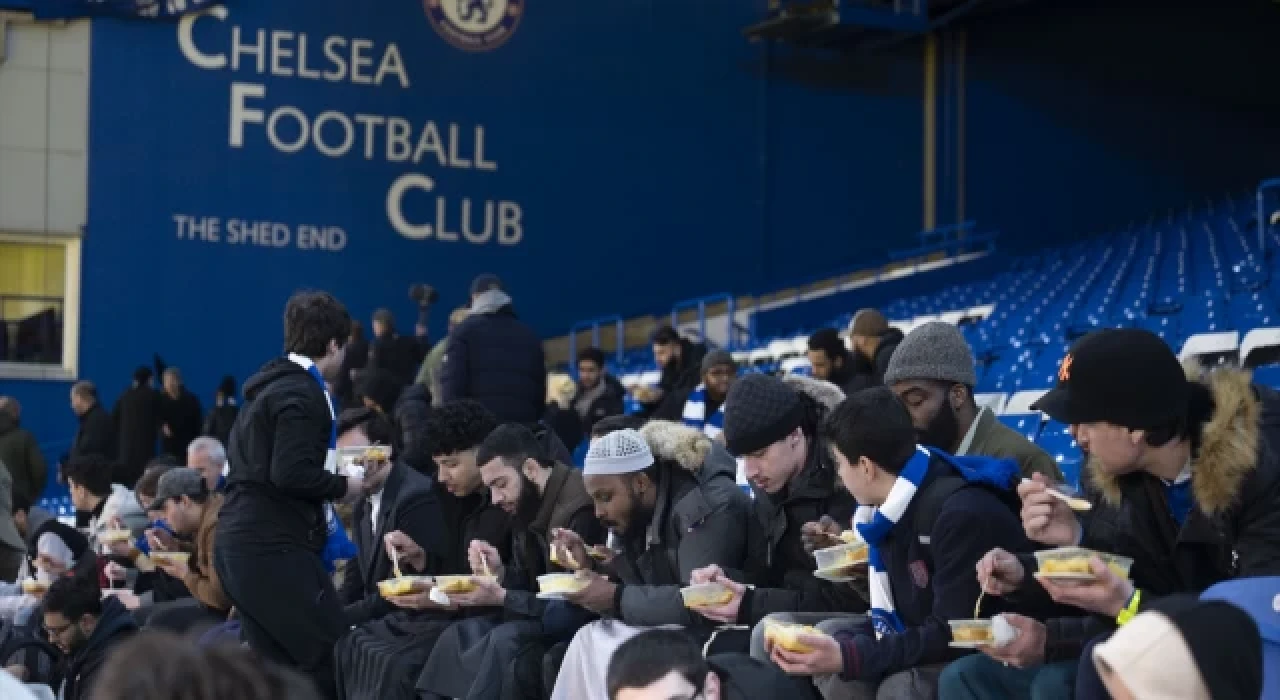 Chelsea, stadında iftar vererek bir ilke imza attı