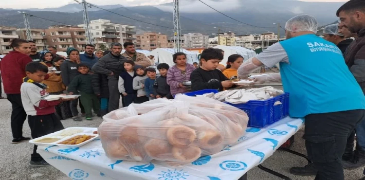 Deprem bölgesinde oruçlar Sakarya’nın kardeşlik sofrasında açılıyor