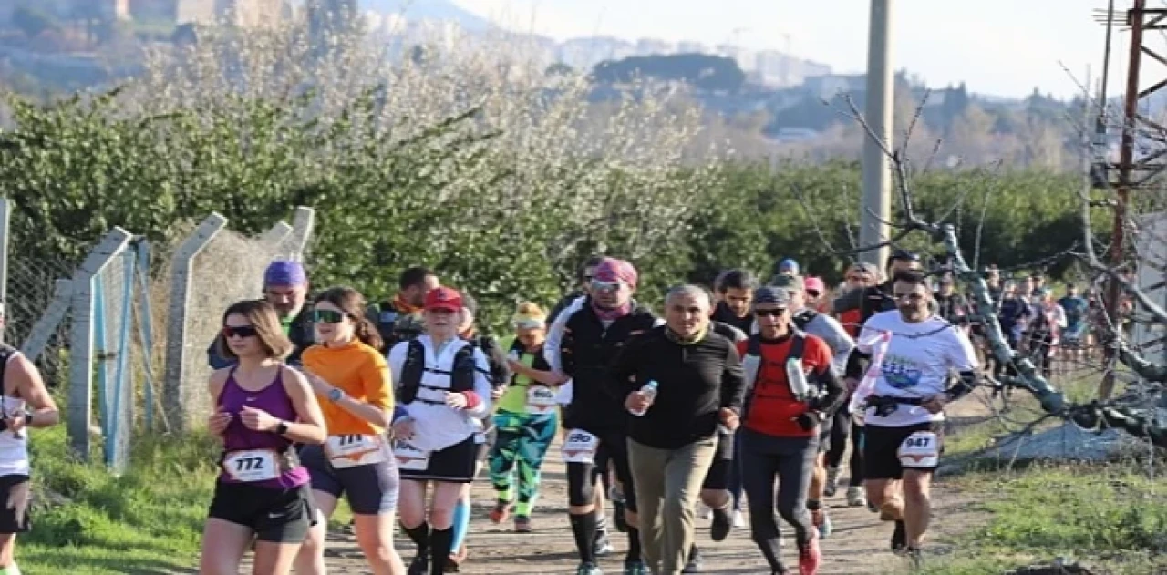 Dünya Mirasını Koşarak Keşfeden Sporculardan Deprem Bölgesine Anlamlı Bağış