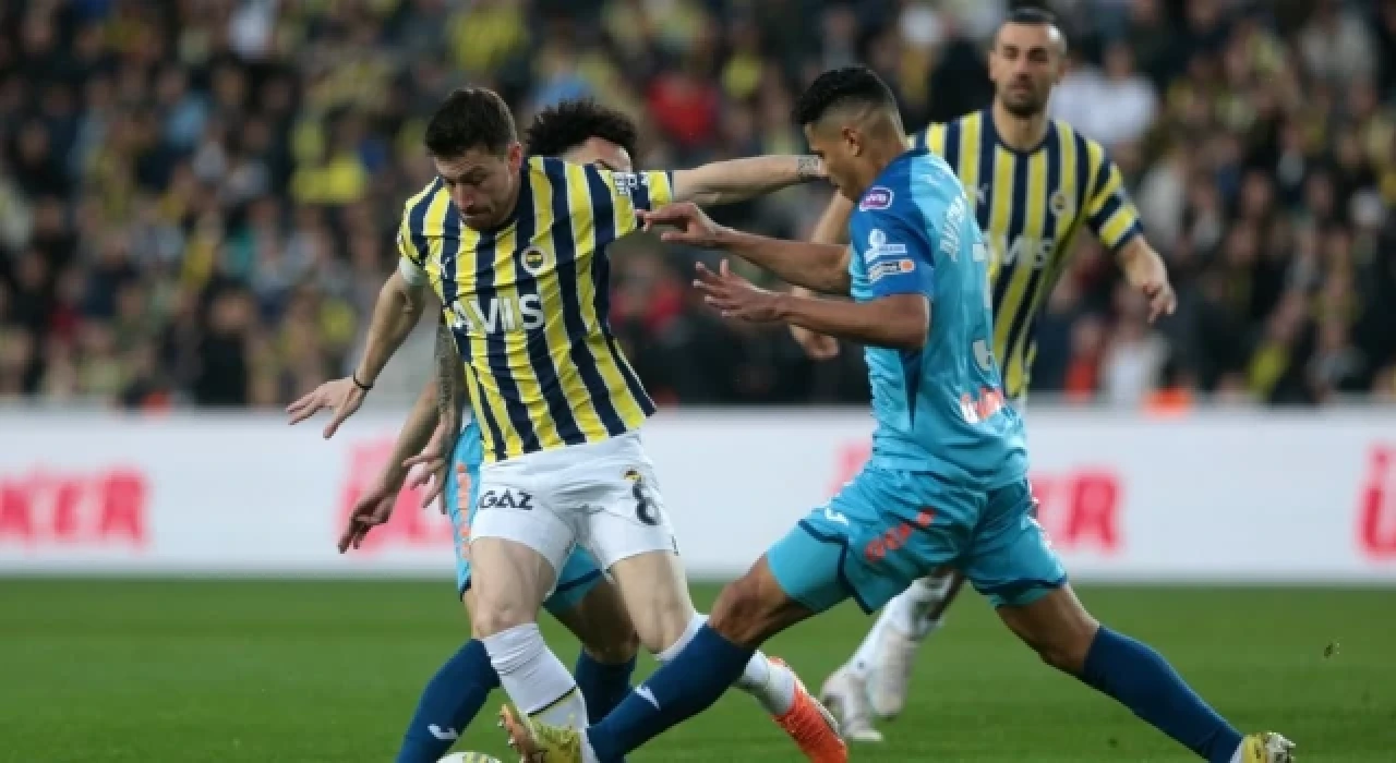 Fenerbahçe ve Rus ekibi Zenit depremzedeler için oynadı