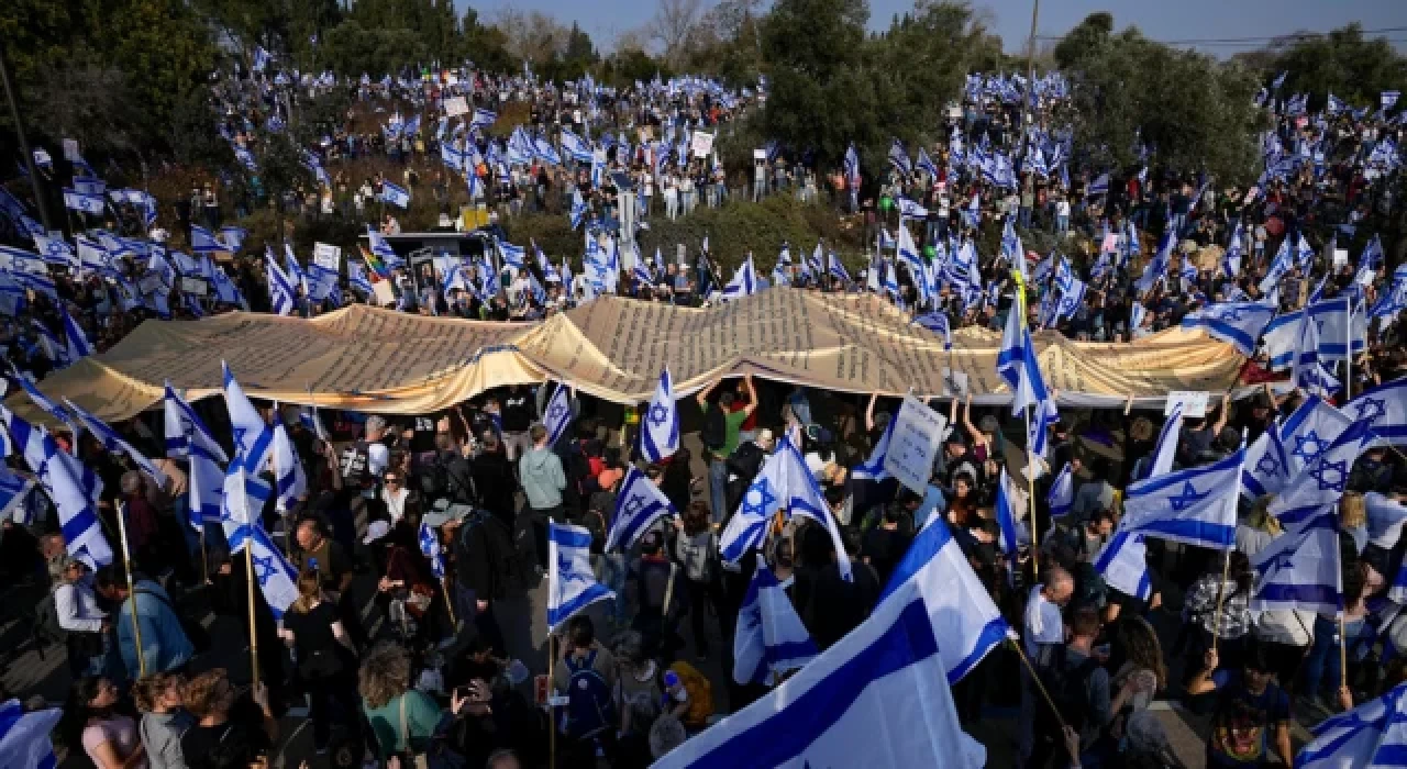 İsrail'de protestolar: Tel Aviv polis şefi görevden alındı