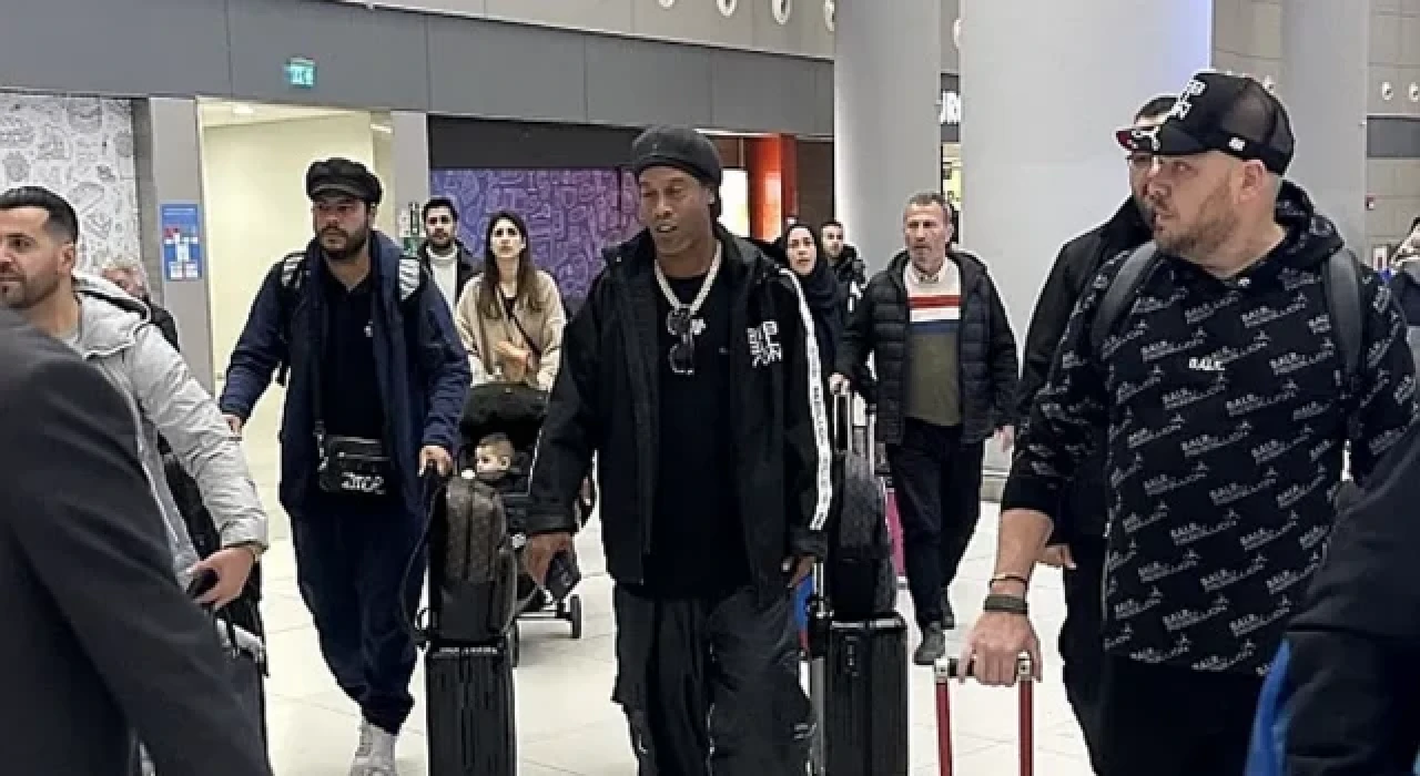 İstanbul turu süren Ronaldinho bir oturuşta 2 kilo et yedi