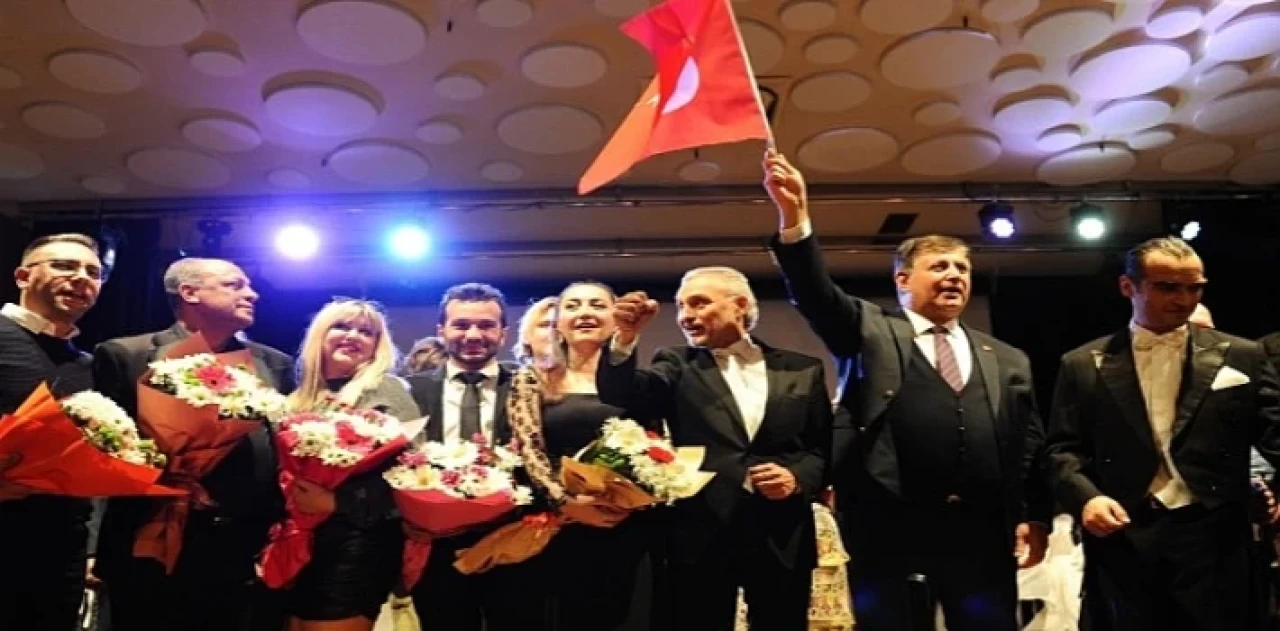 Karşıyaka’da 18 Mart’a Özel Program: ”Bir Ulusun Doğuşu” Canlandırıldı