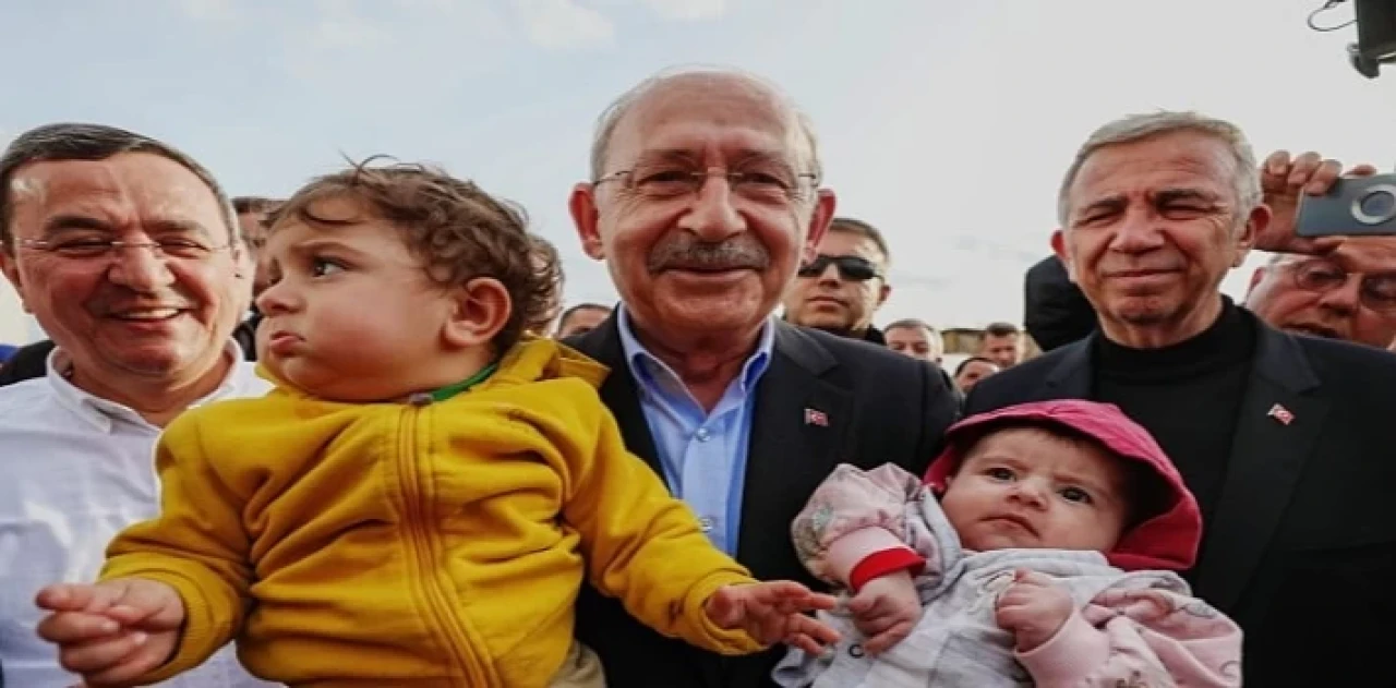 Kemal Kılıçdaroğlu Konak Belediyesi’nin çadır kentini ziyaret etti