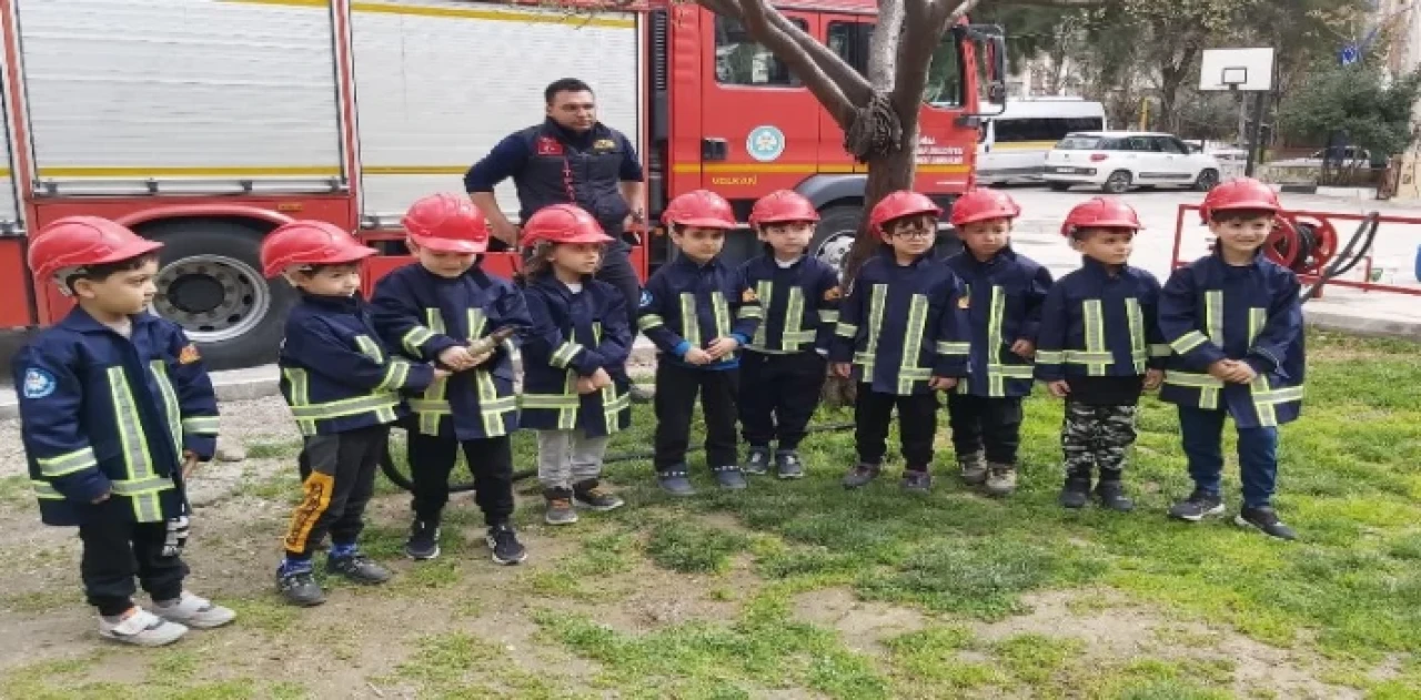 Manisa’da minik öğrenciler ’İtfaiye Amca’larıyla buluştu