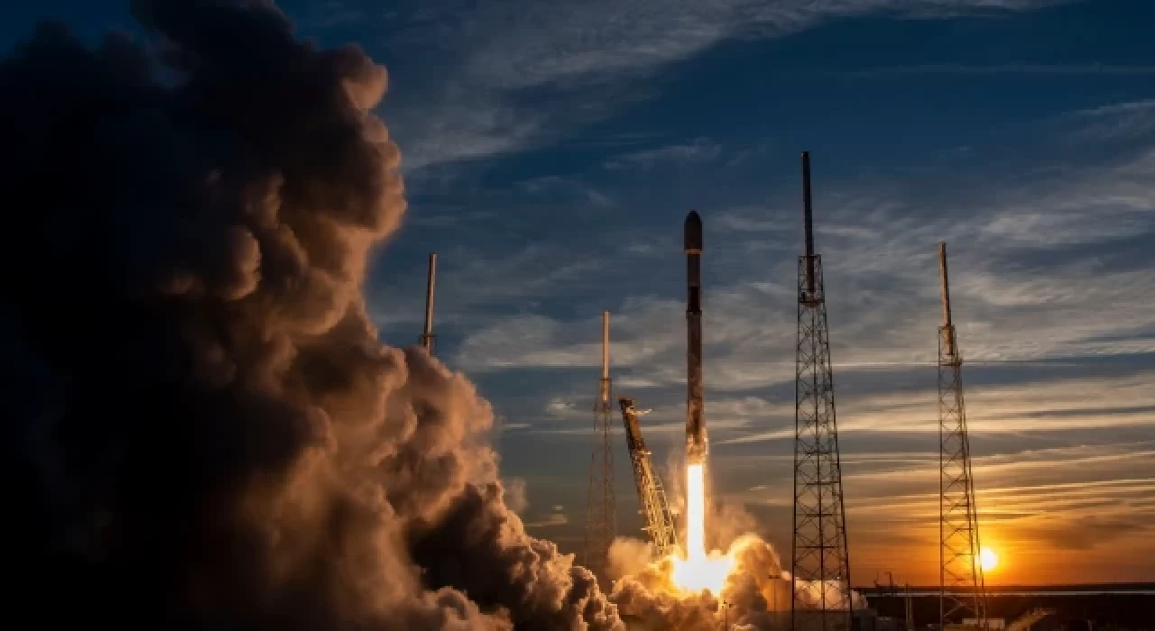 SpaceX 4 kişilik ekibi Uluslararası Uzay İstasyonu'na gönderdi