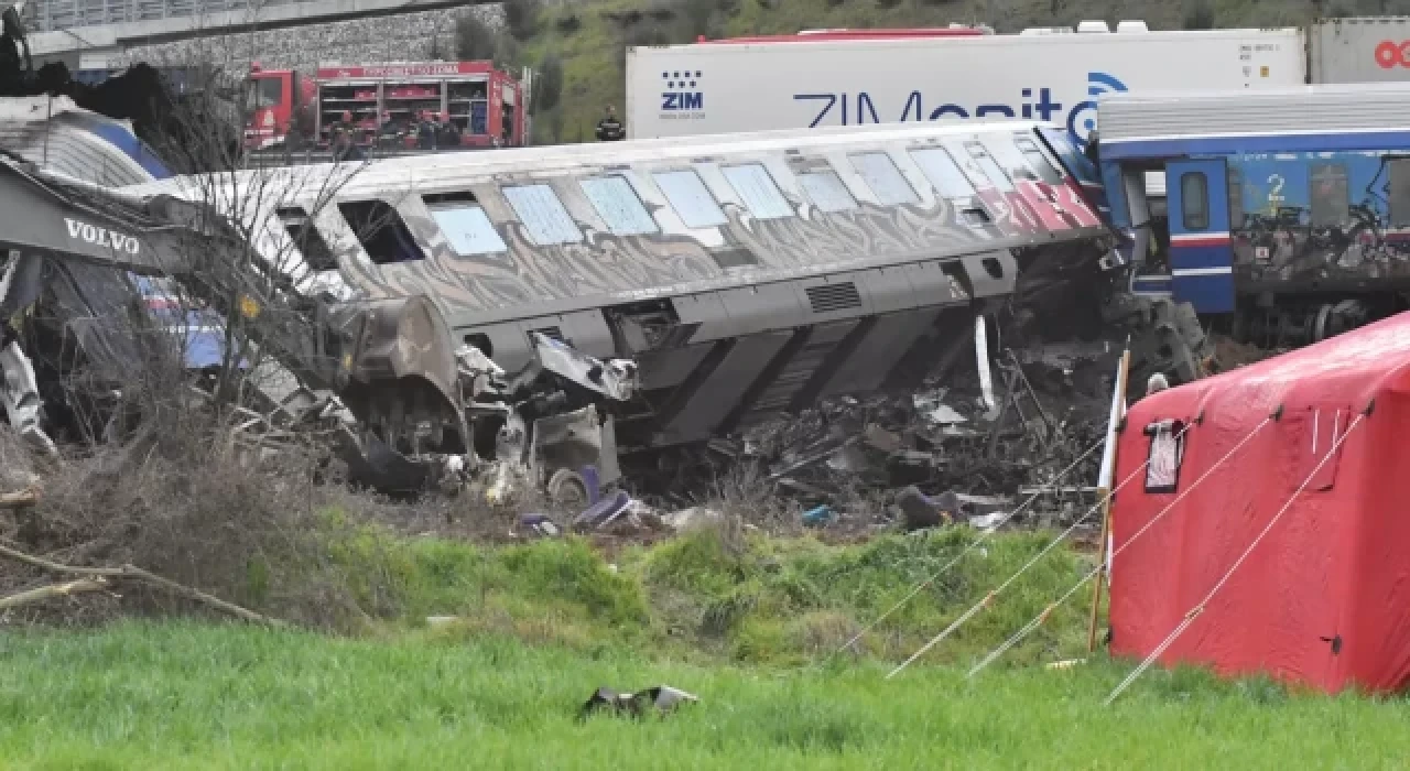 Yunanistan'da tren kazasında ölenlerin sayısı 42'ye yükseldi