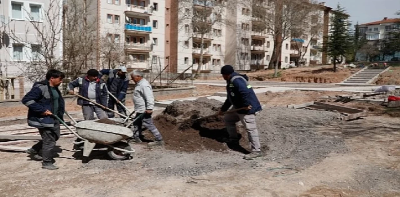 2000 Evler Mahallesi 5. Yol’da bulunan park, Nevşehir Belediyesi Park ve Bahçeler Müdürlüğü ekiplerince yenileniyor.