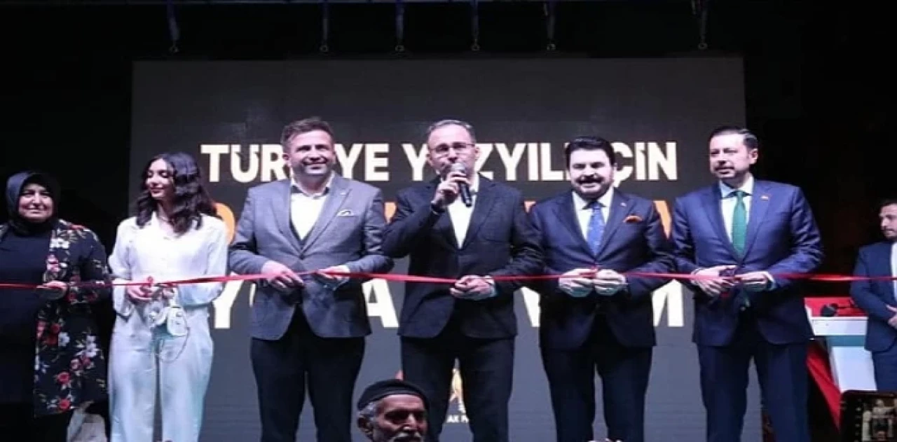 AK Parti Buca ilçe başkanlığının düzenlediği Birlik ve Beraberlik İftar sofrasına Bucalılar büyük ilgi gösterdi.