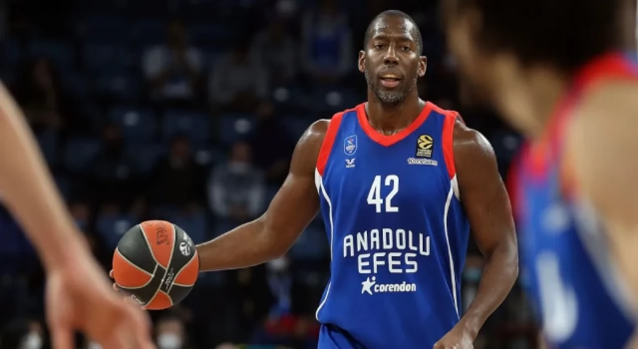 Anadolu Efes oyuncusu Bryant Dunston hastaneye kaldırıldı