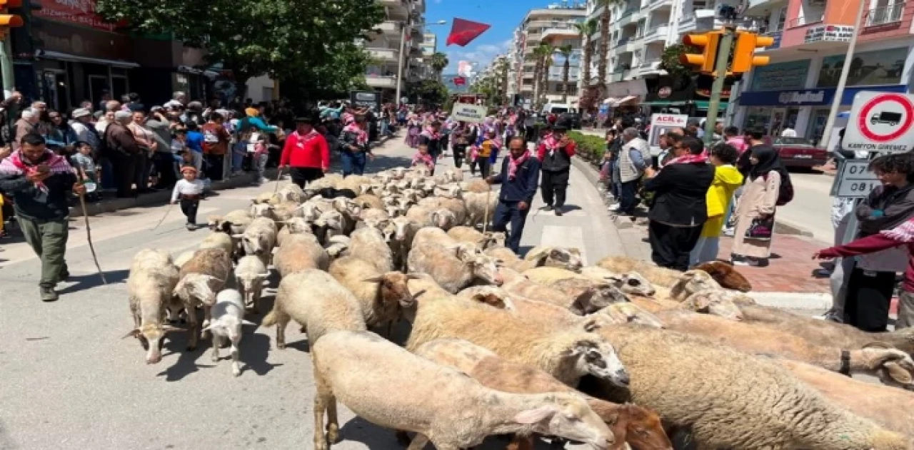 Antalya’da Yörükler temsili göç ettiler