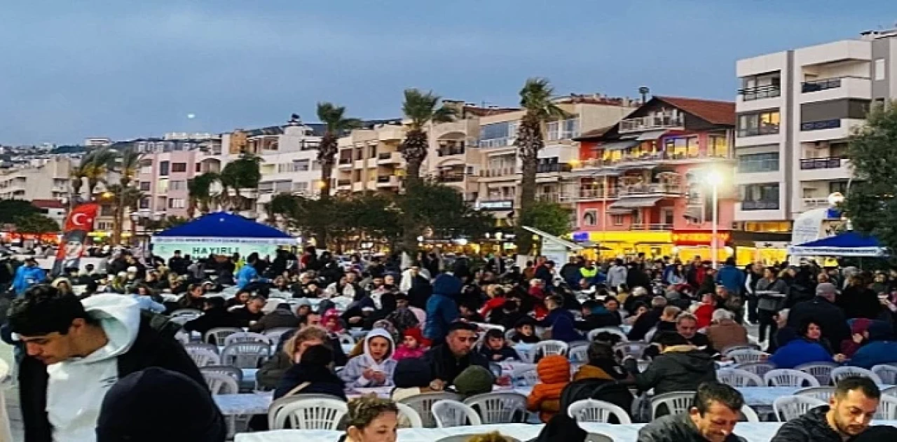 Aydın Büyükşehir Belediyesi Geleneksel İftar Sofralarını Vatandaşlarla Paylaşmaya Devam Ediyor