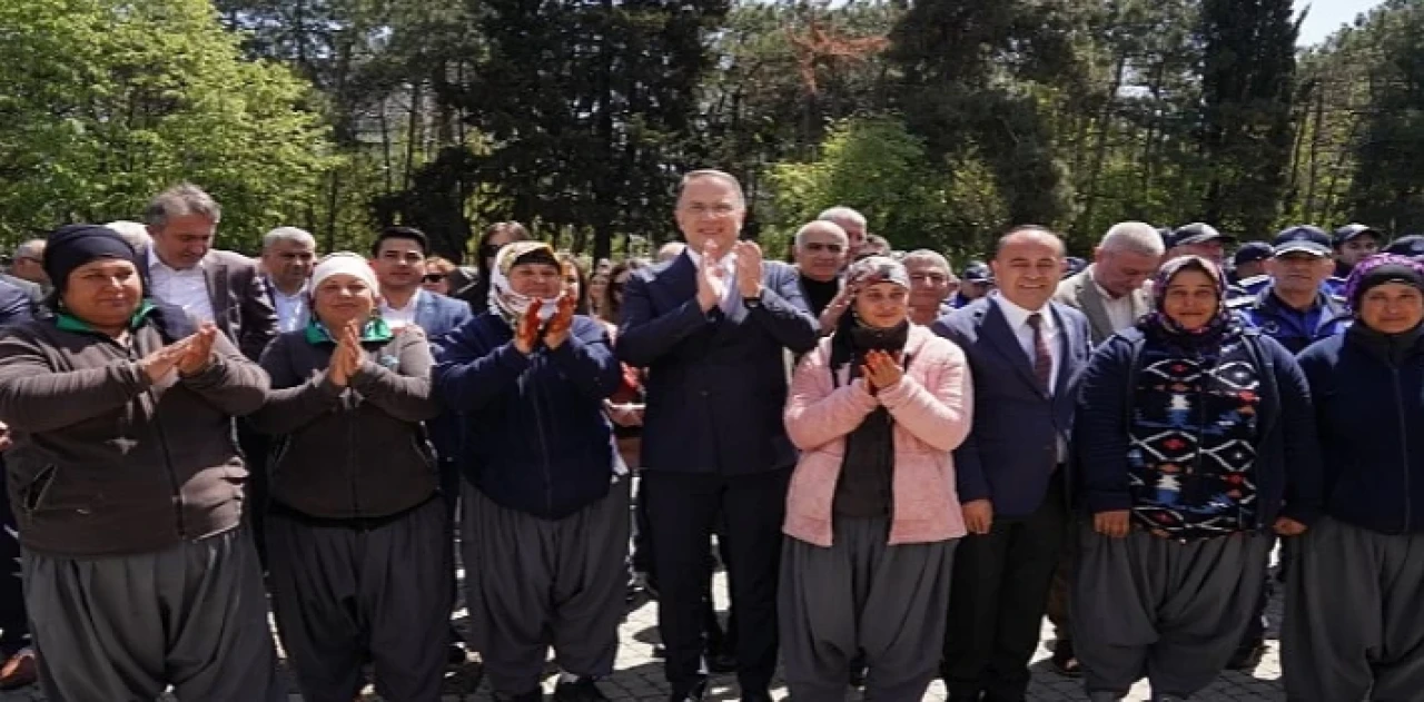 Beylikdüzü Belediye Başkanı Mehmet Murat Çalık 1 Mayıs Emek ve Dayanışma Günü dolayısıyla belediye çalışanlarıyla bir araya geldi