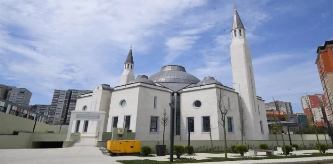 Beylikdüzü’nde Kadir Gecesi’nde ibadete açıldı