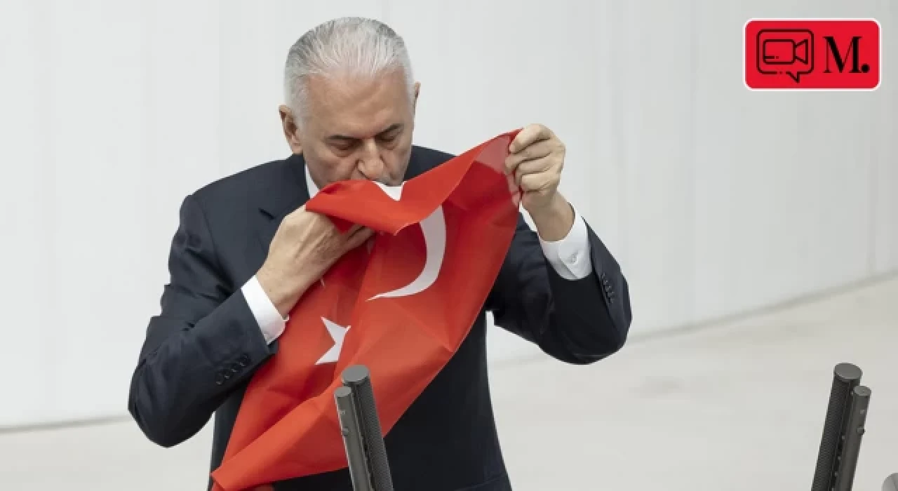 Binali Yıldırım kağıttan baktı ancak İstiklal Marşı'nı yine de okuyamadı