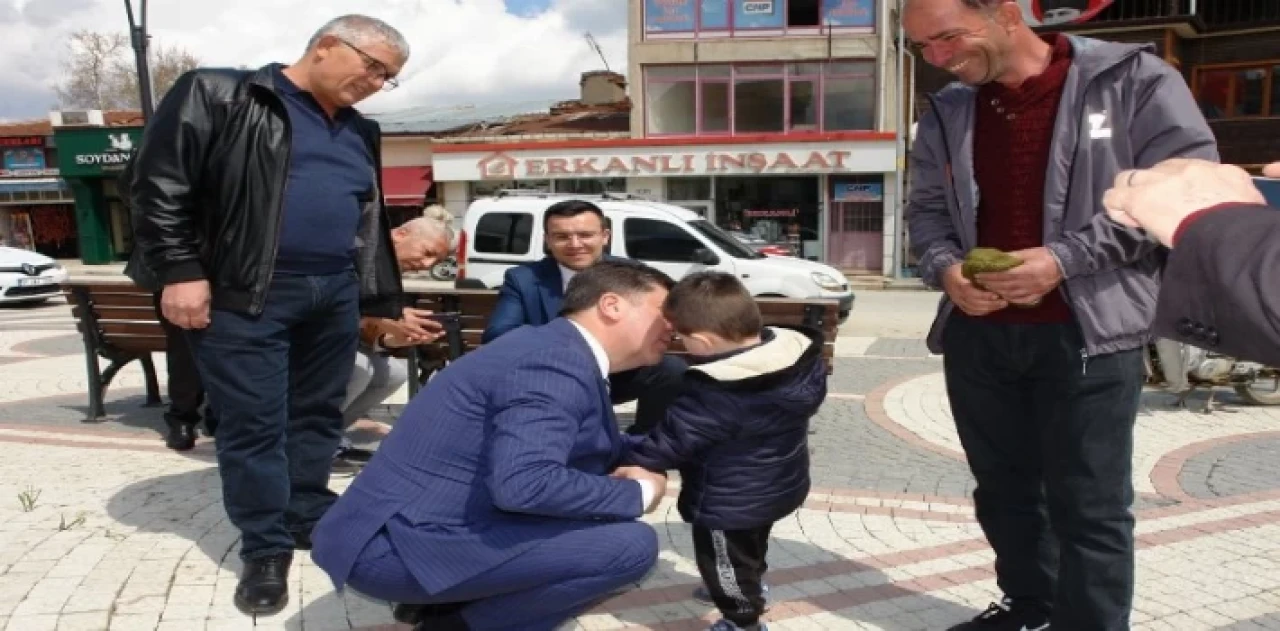 CHP’li Tüzün Pazaryeri’nde vatandaşla bayramlaştı