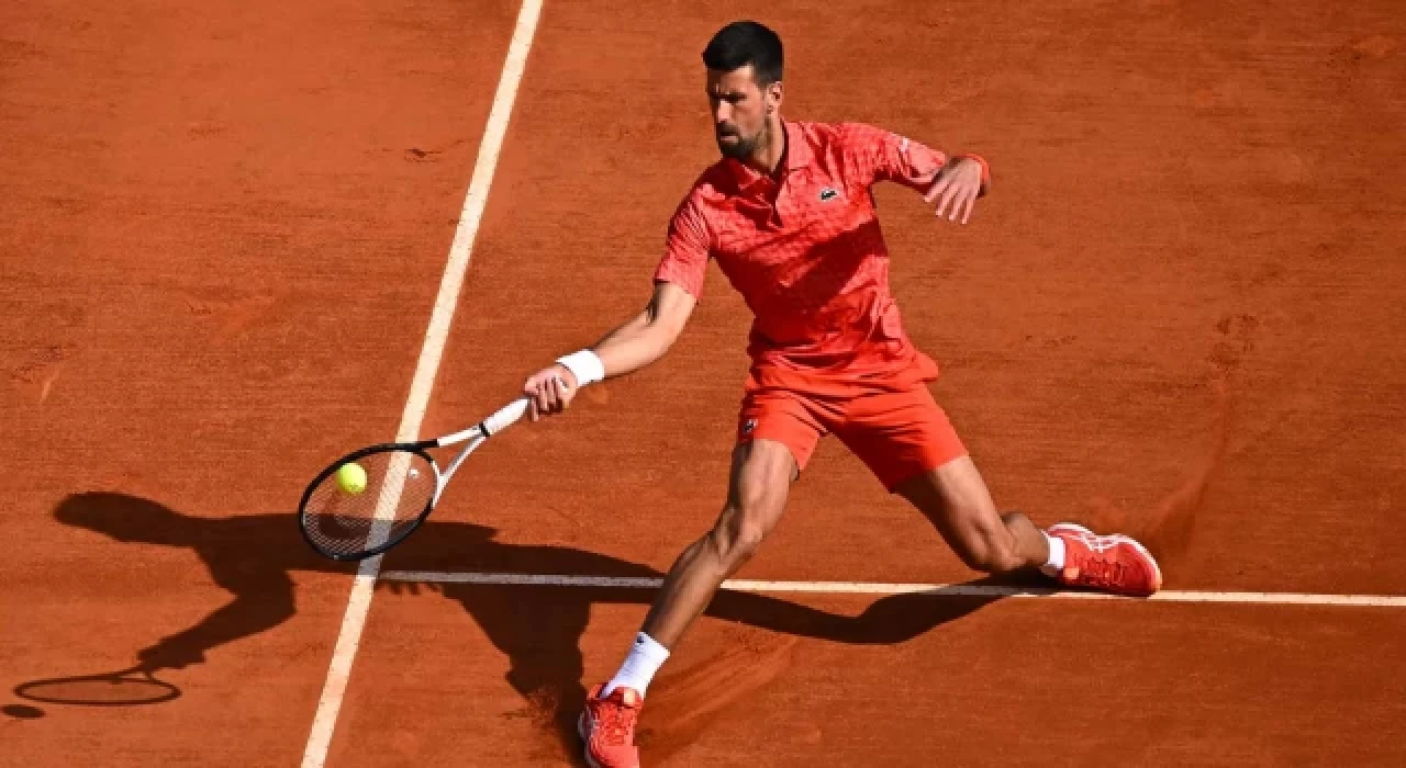 Djokovic kortlara galibiyetle döndü