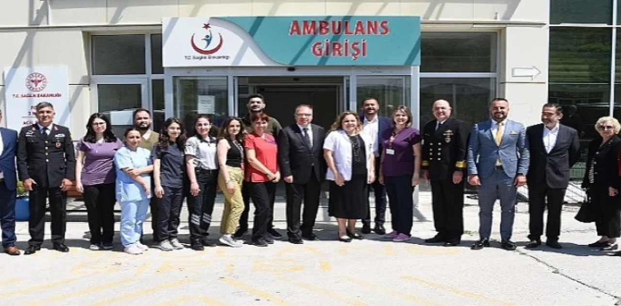 Foça ilçe protokolü üyeleri Ramazan Bayramı kutlama programına katıldı.