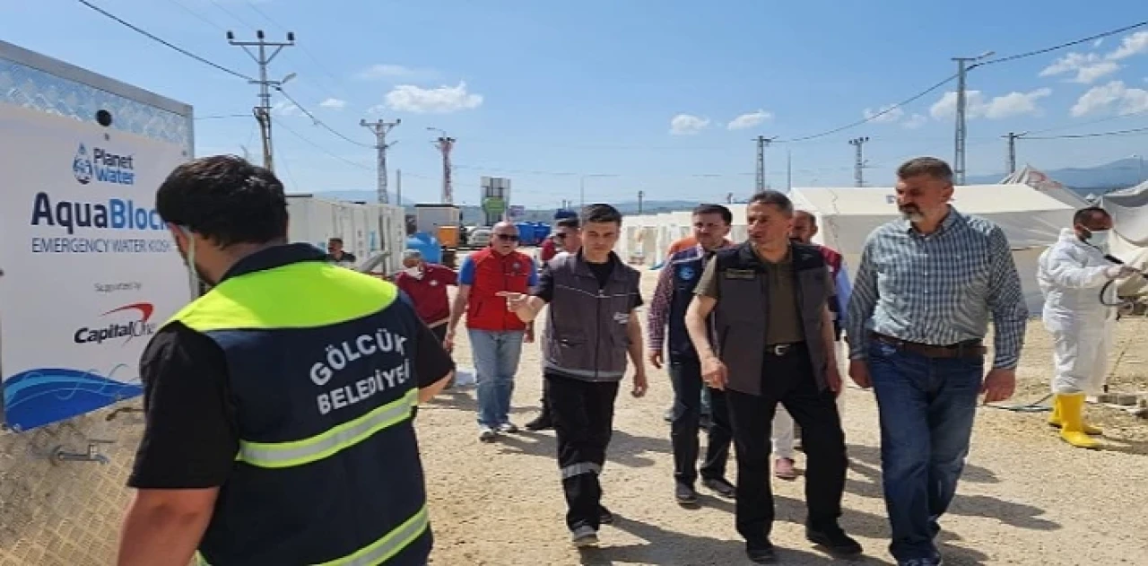 Gölcük Belediye Başkanı Ali Yıldırım Sezer, Hatay’da deprem bölgesindeki çalışmaları yerinde inceleyerek depremzedelerin taleplerini dinledi