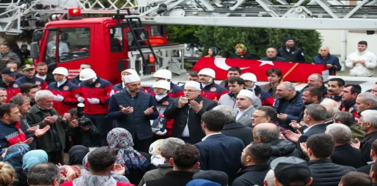 Sakarya’da şehit itfaiye eri dualarla uğurlandı