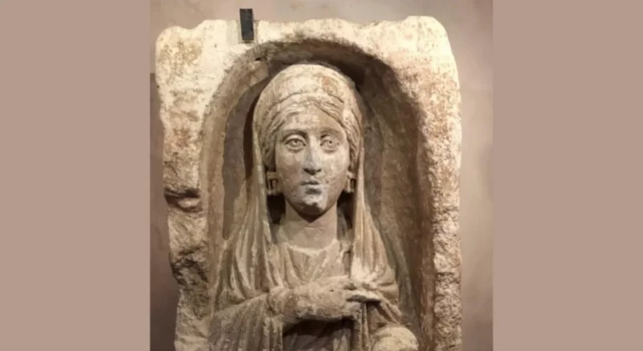 Zeugma Antik Kenti'nden kaçırılan 1800 yıllık mezar steli, Türkiye'ye iade edildi