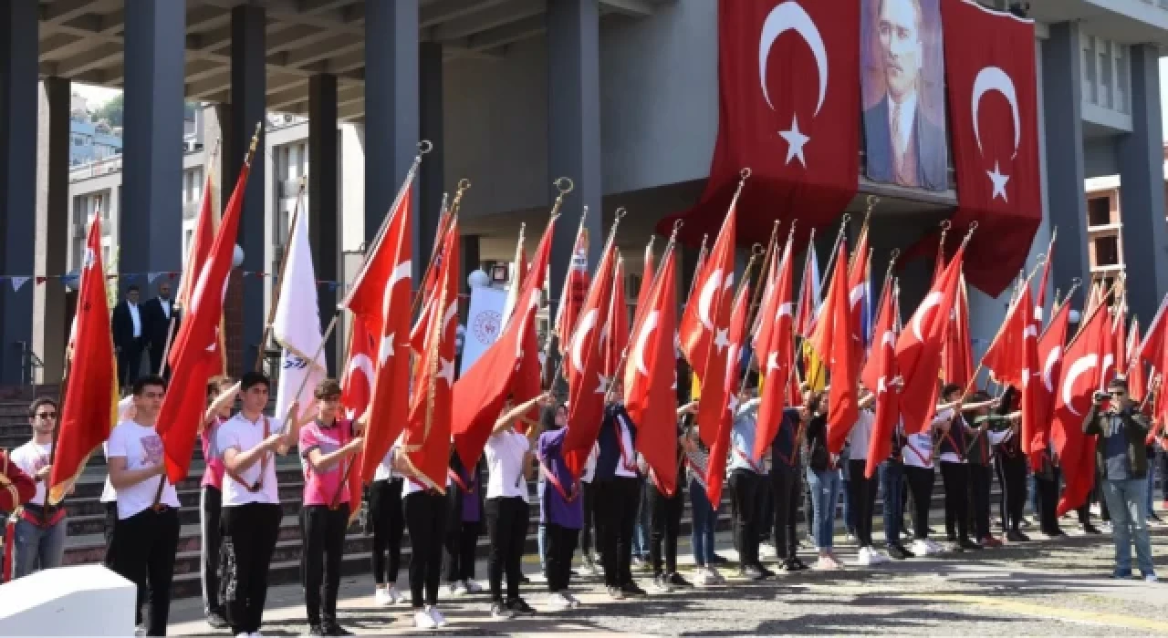 19 Mayıs resmi tatil mi, 18 Mayıs Perşembe günü okullar ve iş yerleri yarım gün mü?