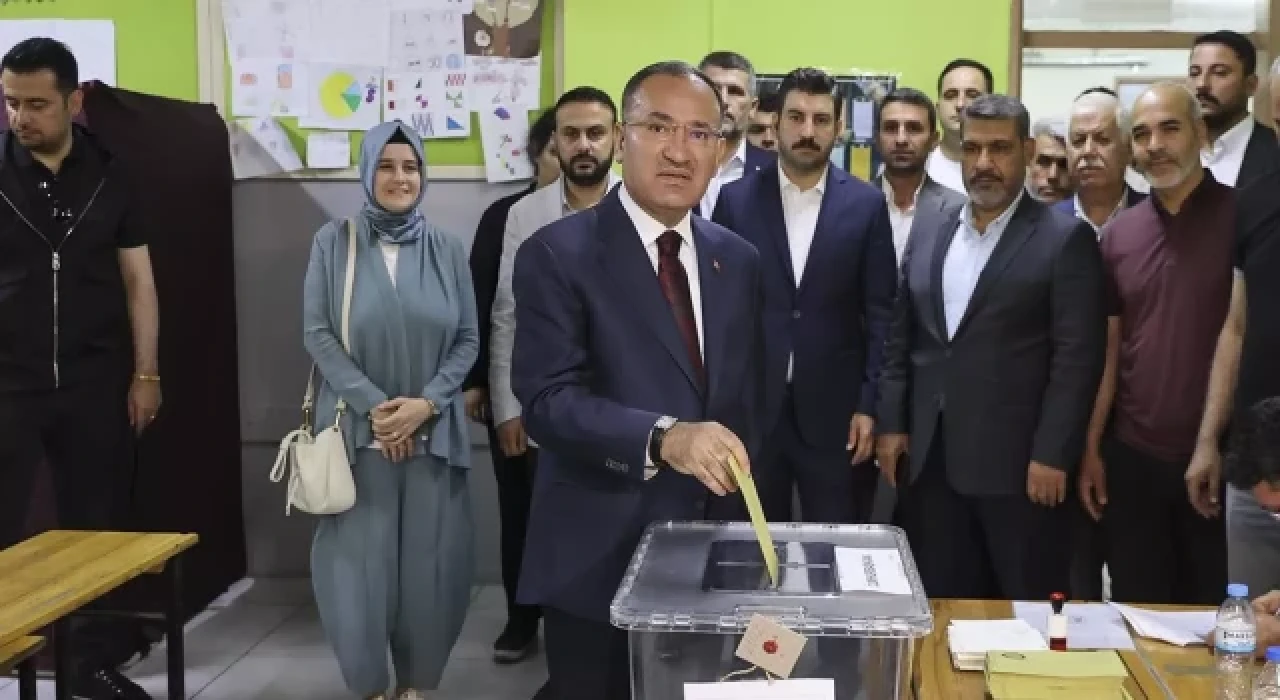 Adalet Bakanı Bozdağ, Şanlıurfa'da oyunu kullandı