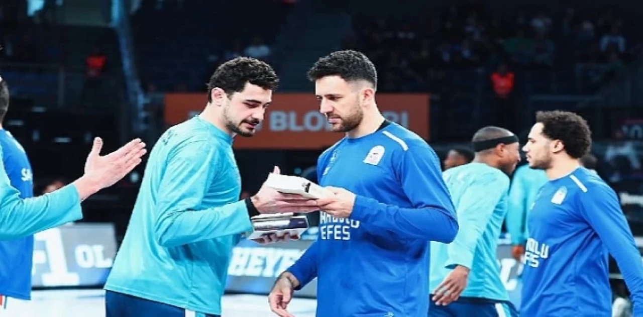 Anadolu Efes’in Anadolu Vakfı ile Gelenekselleşen “Bir Kitap da Sen Getir” Projesinde Depremzedeler İçin Binlerce Kitap Toplandı