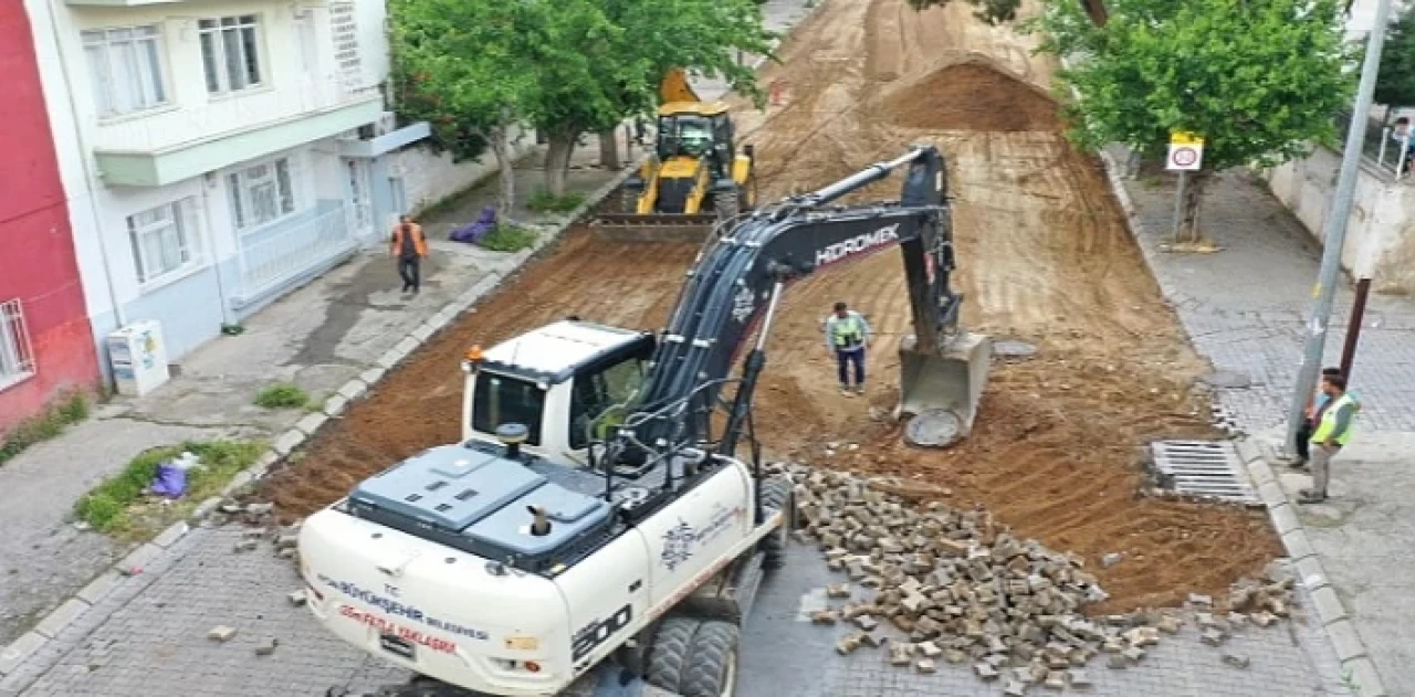 Aydın Büyükşehir Belediyesi Efeler Şerbetçi Caddesi’nde Sıcak Asfalt Çalışmalarına Başladı