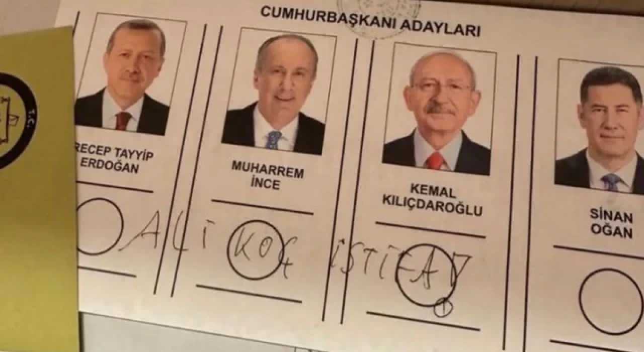 Bir vatandaş cumhurbaşkanlığı oy pusulasına “Ali Koç istifa” yazdı