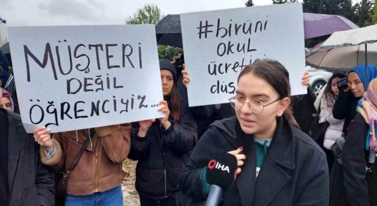 Biruni Üniversitesi öğrencileri eğitim ücretlerine yapılan yüzde 130 zammı protesto etti