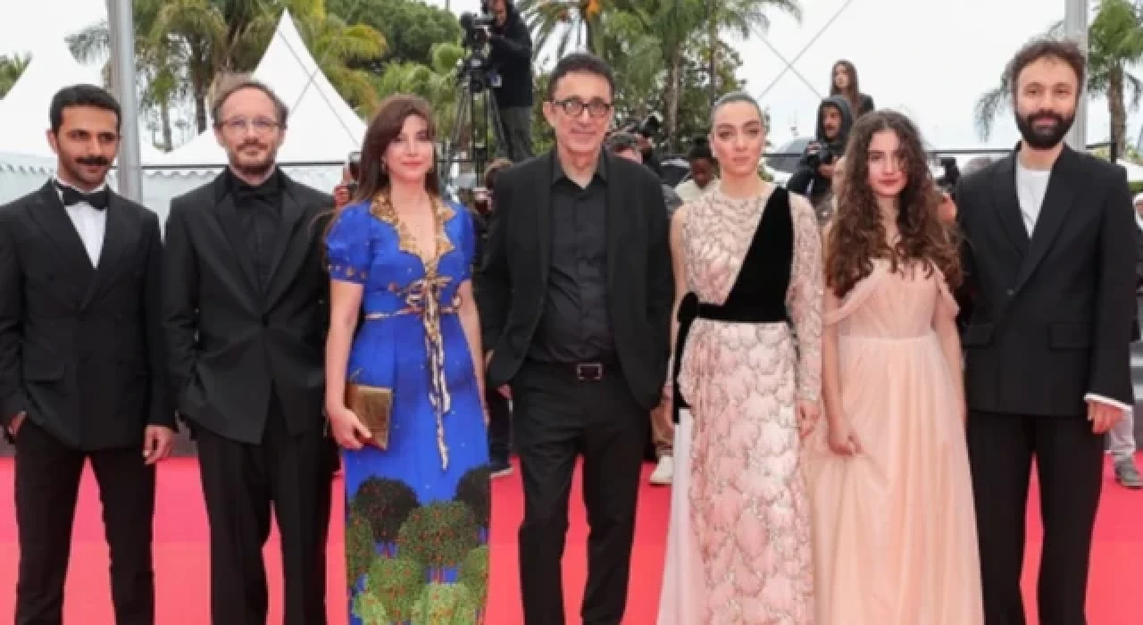 Cannes Film Festivali'nde dakikalarca ayakta alkışlanan Merve Dizdar, Türkiye'ye dönüşte uçağa alınmadı