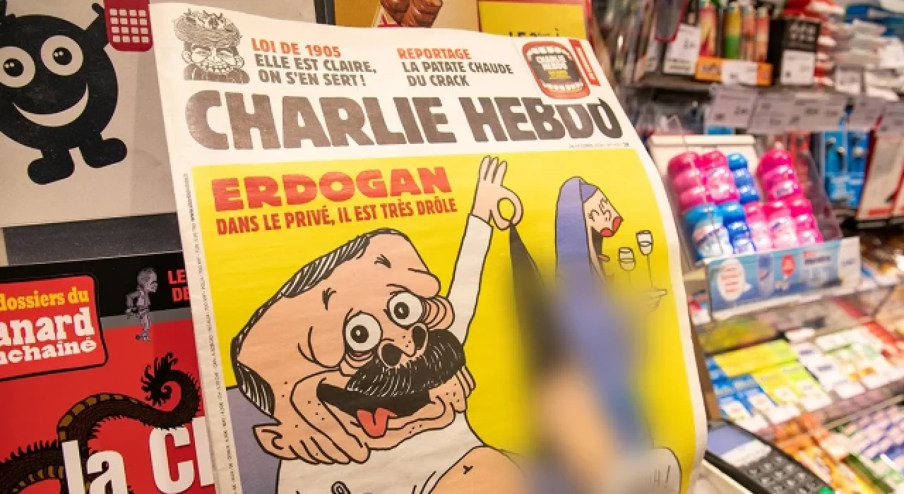 Charlie Hebdo Erdoğan’ı çıplak resmetti! Ankara’dan tepki büyük oldu