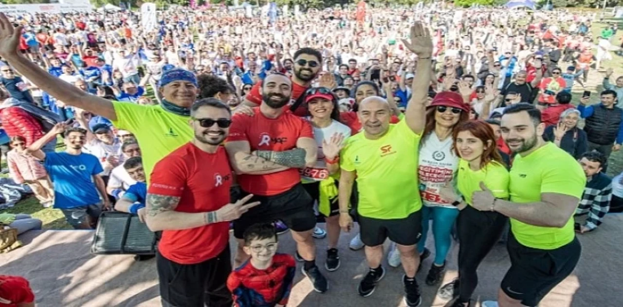 Dünyayı buluşturan maratona Kenya ve Etiyopyalı atletler damga vurdu Maraton İzmir 100’üncü yıl onuruna koşuldu