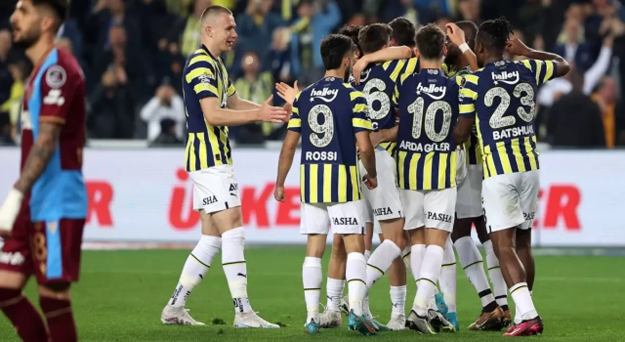 Fenerbahçe sezonun ilk derbi galibiyetini Trabzonspor'a karşı aldı