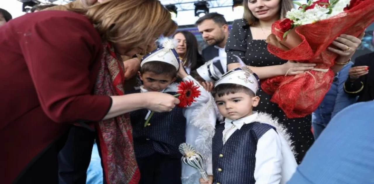 Gaziantep’te bin 27 çocuk erkekliğe ilk adımı attı... Çeyrek altın ve bisikletleri kaptı