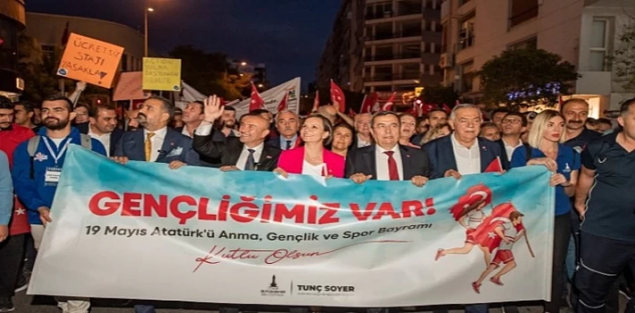 İzmir’de 19 Mayıs coşkusu meydanlara sığmadı