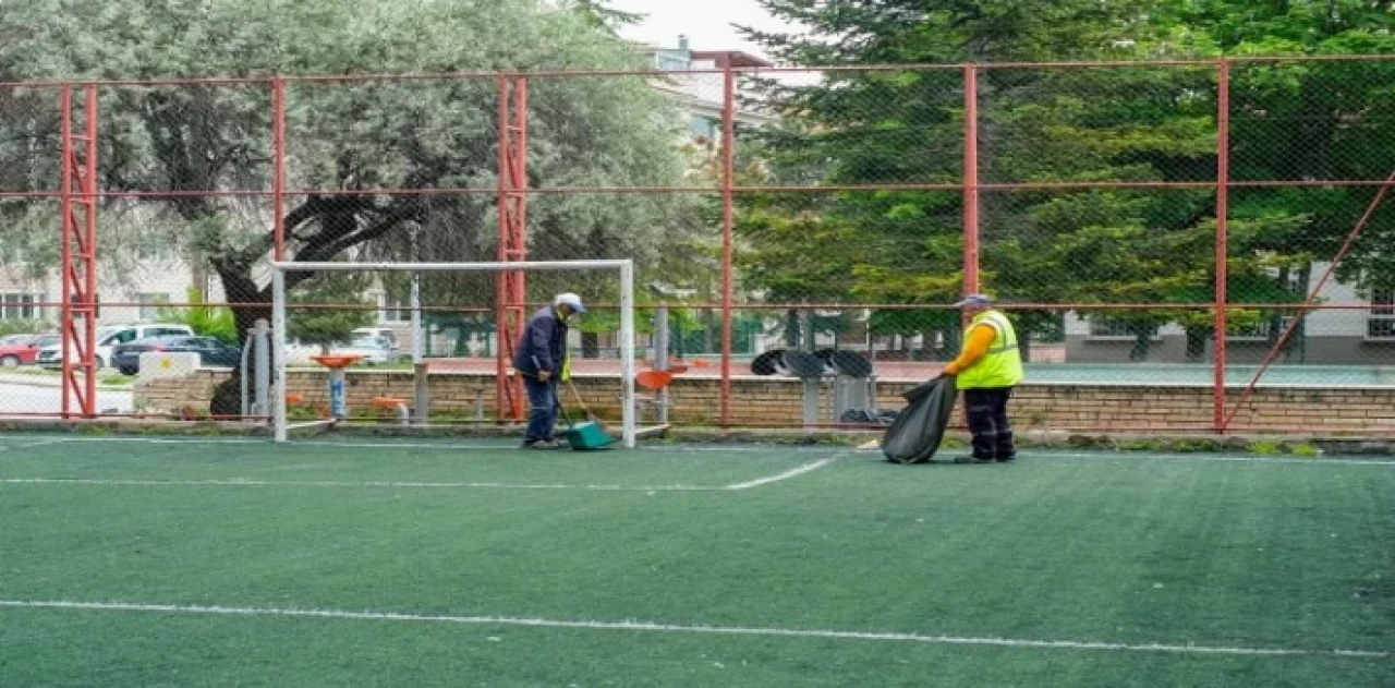 Kütahya’da park ve havuzlarda genel temizlik