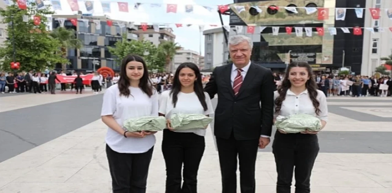 Narlıdere’de 19 Mayıs Atatürk’ü Anma Gençlik ve Spor Bayramı kutlamaları resmi törenlerle başladı