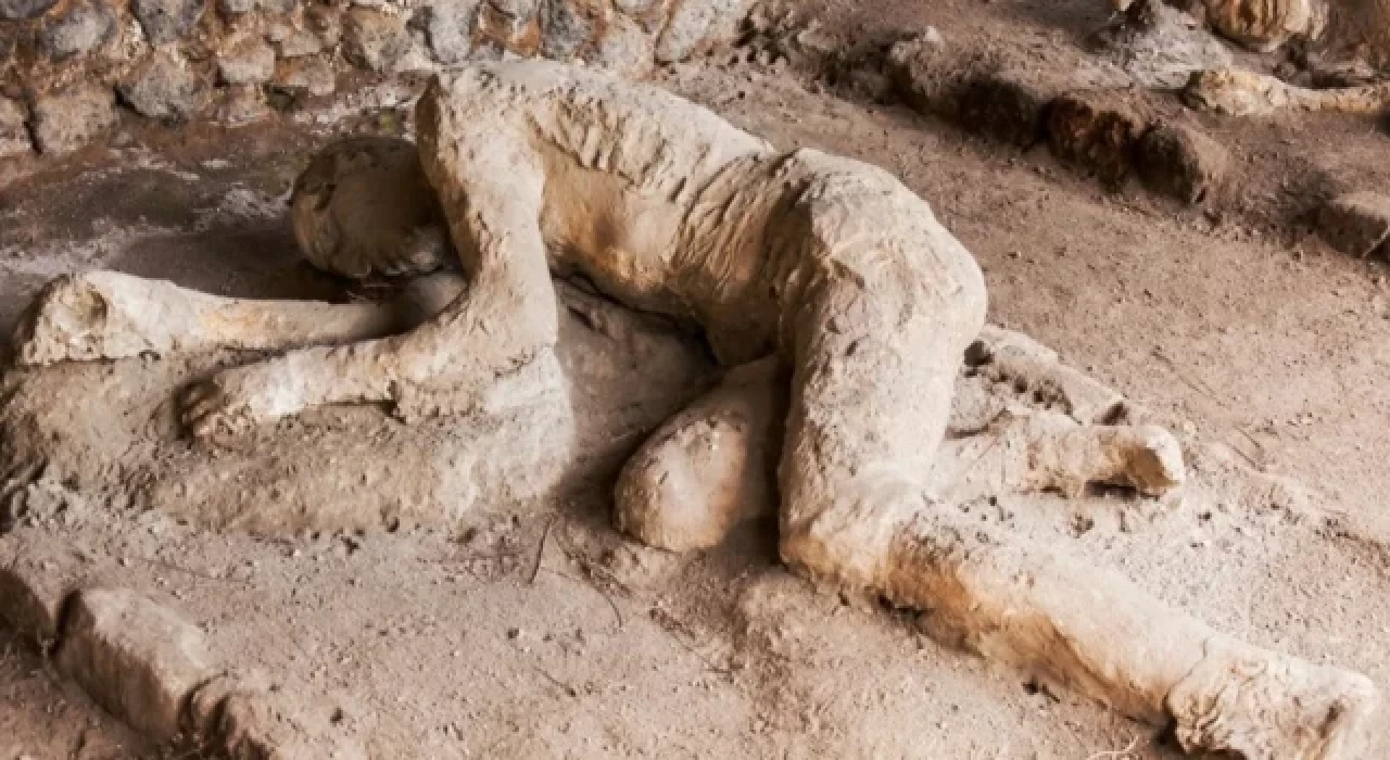 Pompei'de büyük yanardağ patlamasında ölen kişilere ait kalıntılar bulundu