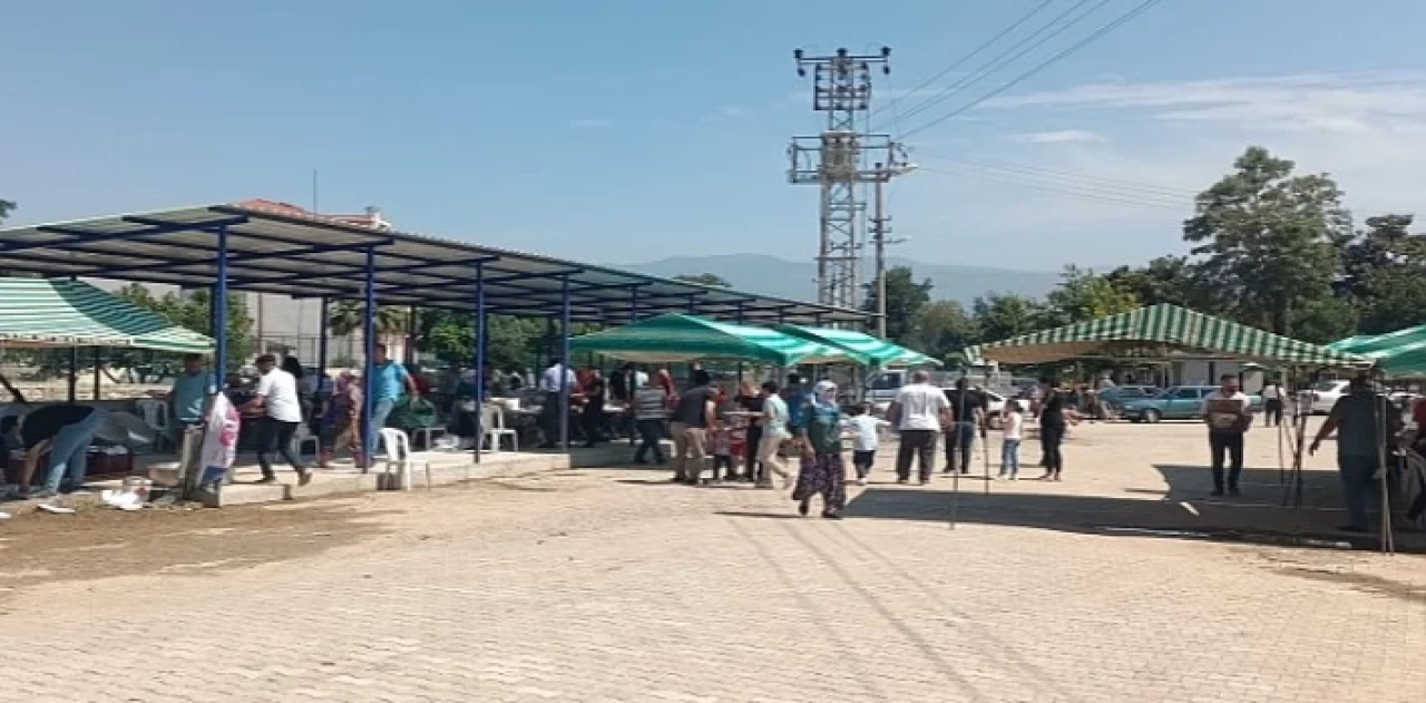 Aydın Büyükşehir Belediyesi Yenipazar’da Cemiyet Alanı Açtı