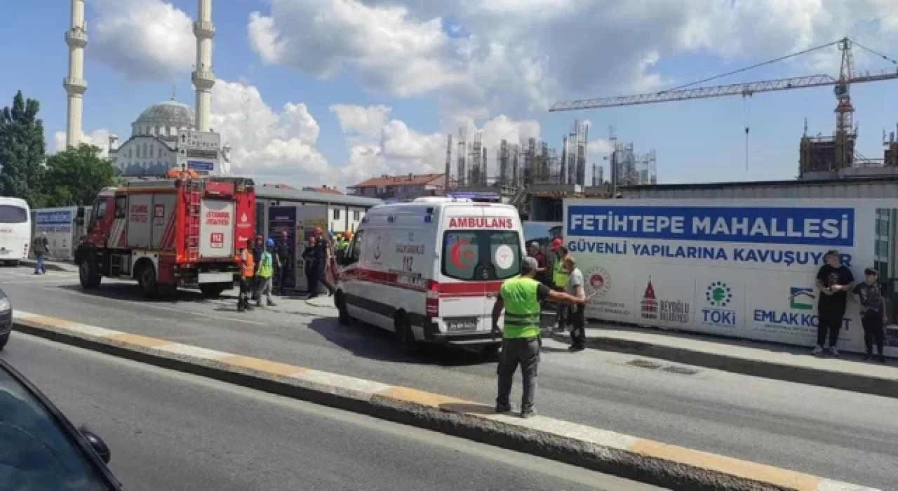 Beyoğlu'nda vincin çarptığı işçi ağır yaralandı