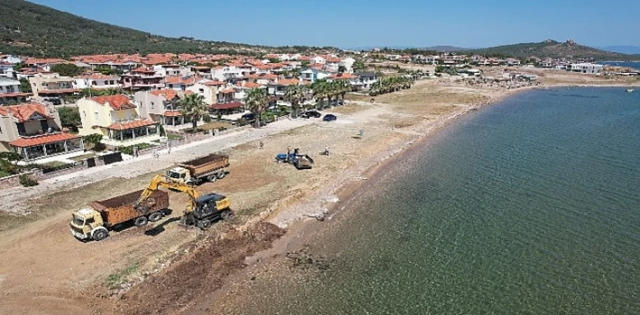 Cunda Arka Deniz iş makineleriyle baştan sona temizlendi